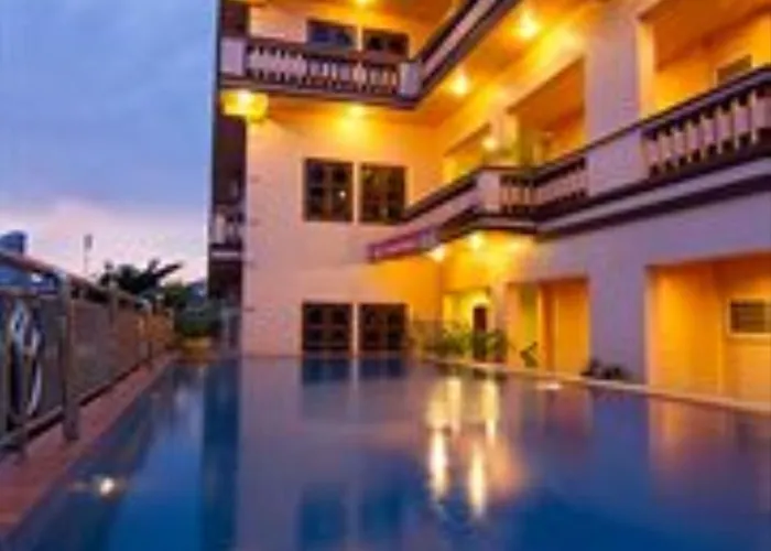 G Eleven Hotel
